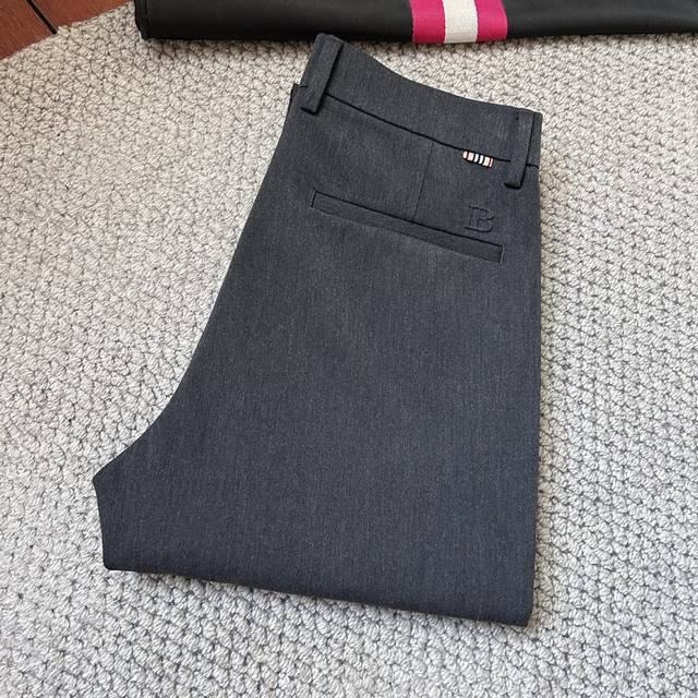 Burberry* Autumn/Winter 2640Ss New Arrival, Available on Official Website. Men'