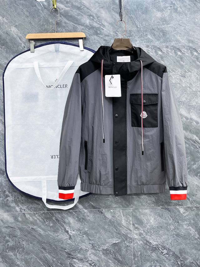 Same style as Moncler's official website, complete with all three tags, early r