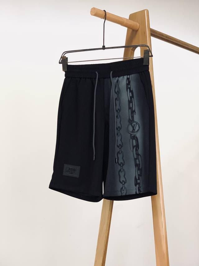 Louis Vuitton 2025 Spring/Summer New Arrival Shorts. The overall design features