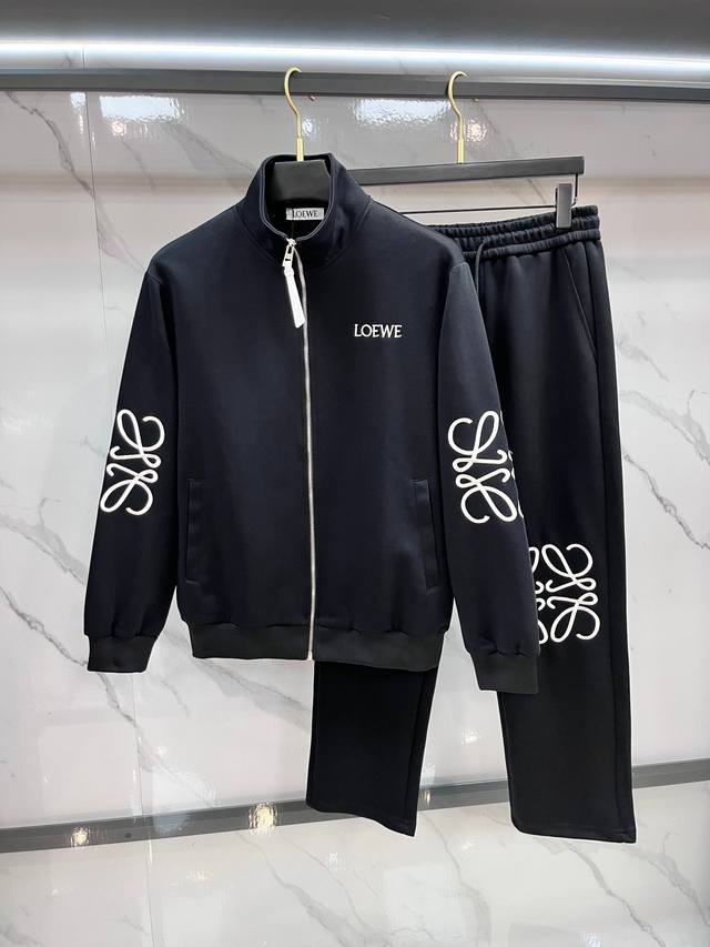 Loewe's latest autumn/winter set - available now! Original quality, casual and s
