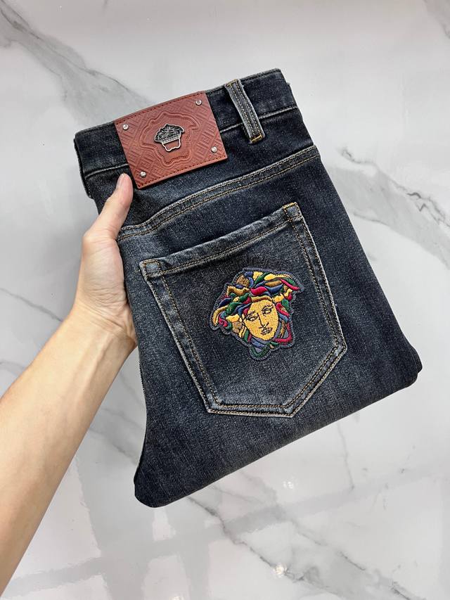 Versace high-end custom-made jeans, 2025 Fall/Winter latest style, available in