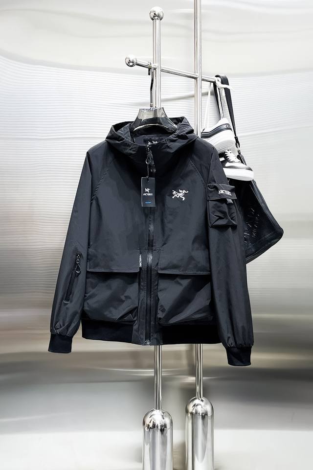 Same style as Arc'teryx official website, complete with all three tags, early r