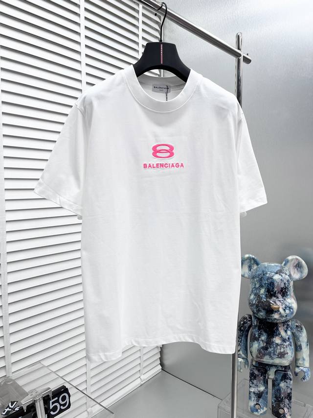 Balenciaga* Paris 2025 Summer New Crew Neck Short-Sleeve T-Shirt. The overall de