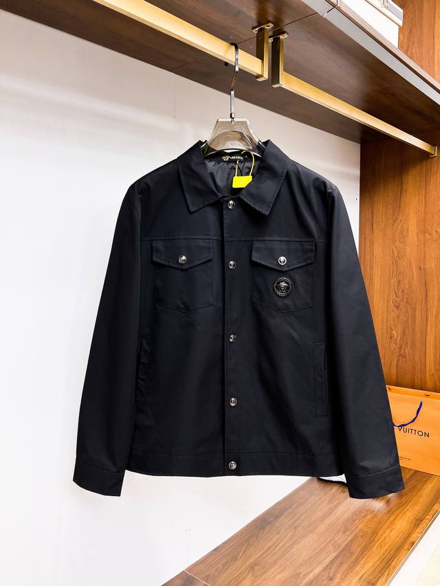 Same style as Versace official website, complete with all three tags, early rel