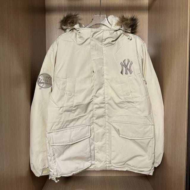 Style No.: B34 New York Yankees Genuine Raccoon Fur Embroidered Multi-Pocket Ho