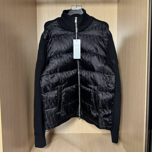 Style No.: B32 Dior - Dior Dior Pattern Jacquard Knit Stand Collar Down Jacket.