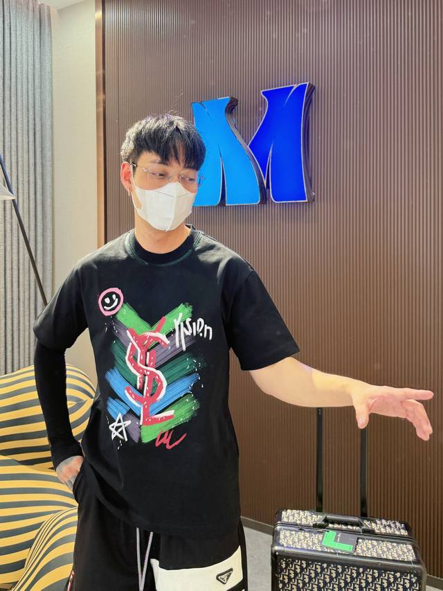 Saint Laurent, all three labels complete. Newest 2025 Summer style short-sleeve