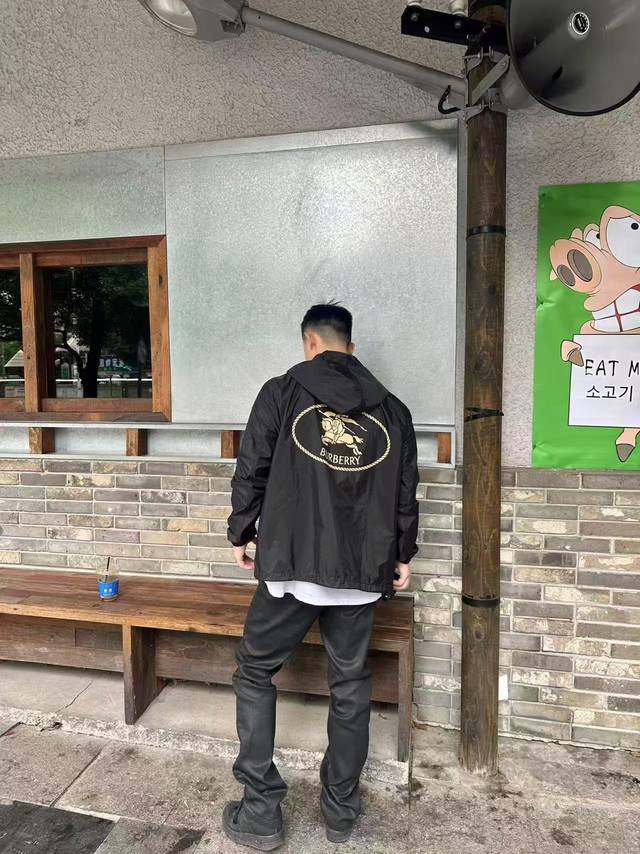 Burberry Knight's Patch Jacket ( ) Fabric and Lining Selection: Made of 100% pol