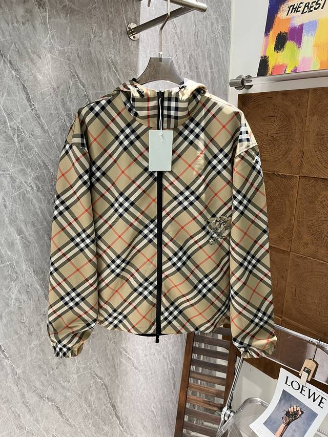 Bbr 2025 New Lightweight Twill Jacket with Drawstring Hood for a Casual Fit. Rev