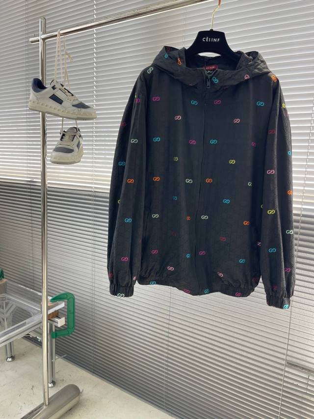 Gucc 25Ss new jacket is crafted from black Gg cotton plaid fabric, adorned with