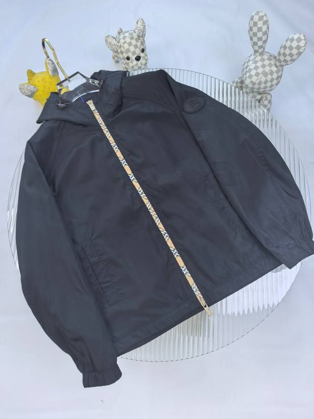 Features Burberry 2025Ss Early Autumn New Arrival: Burberry Hooded Jacket, a pop