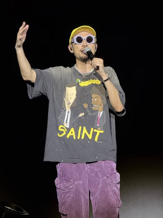 Cts-121 Style, worn by Ethan Juan (Hotdog) as a Saint, Pulp Fiction parody comic