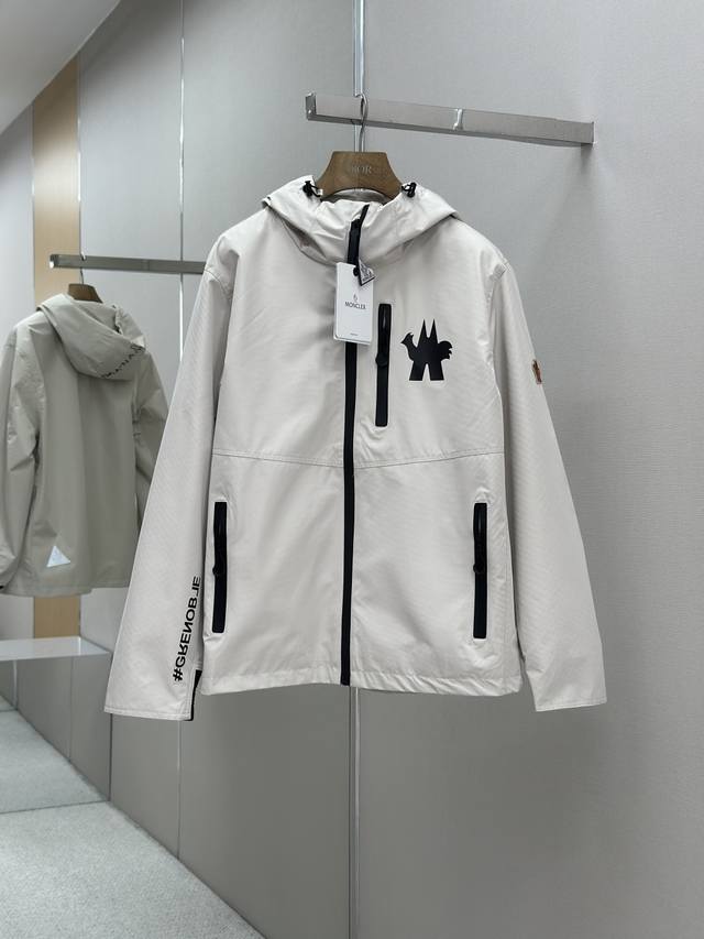 Moncler official website style jacket, complete with all three tags, early rele