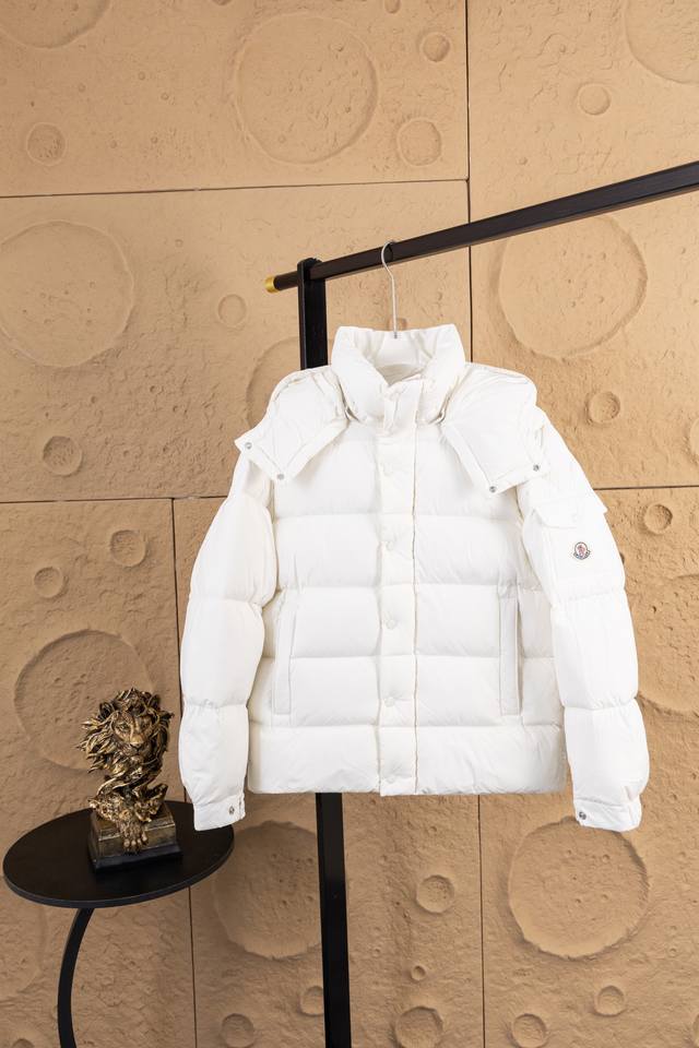 Available from Style No.: Zz031 | Moncler Vezere Matte Short Mayan Down Jacket