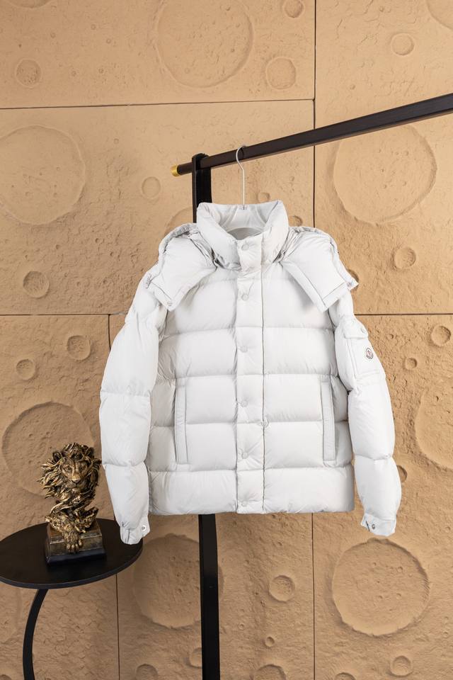 Available from Style No.: Zz031 | Moncler Vezere Matte Short Mayan Down Jacket