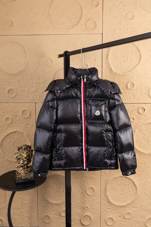 Available for . Style No.: Zz030. Moncler Three-Color Webbing Striped Short Do