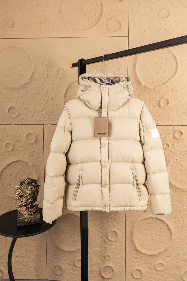 Available for purchase. Style number: Zz025. Burberry* Detachable sleeve hooded