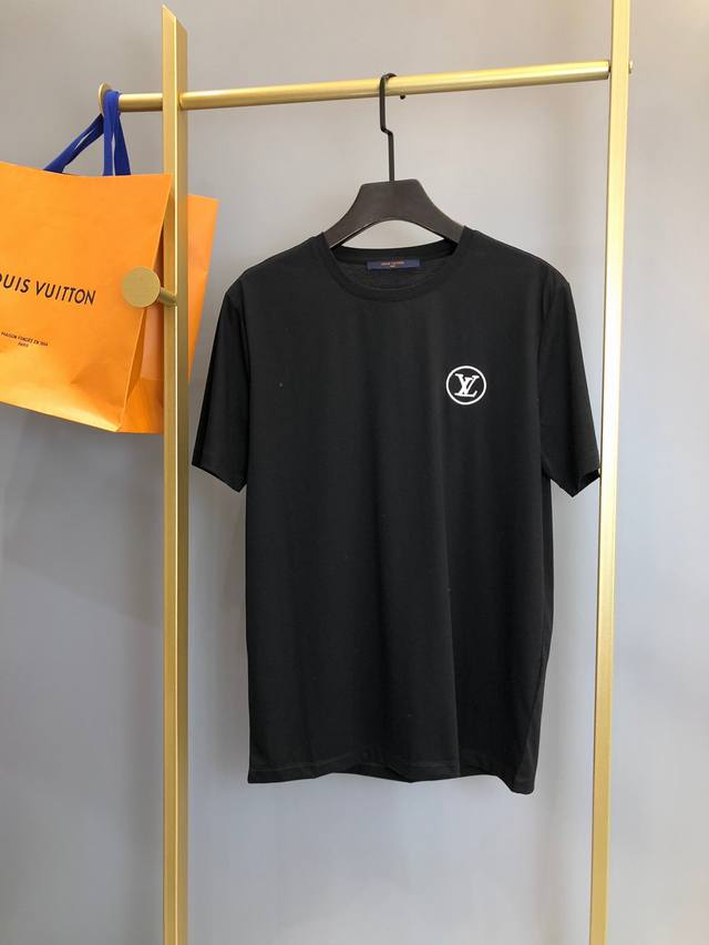 LV Louis Vuitton 20Ss New Short-Sleeve T-Shirt, featuring an exquisite embroider