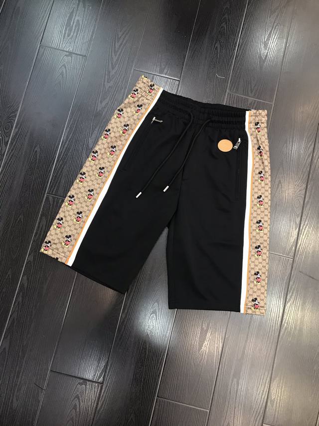 Gucci Disney collaboration summer new knit shorts, stylish and chic, perfect fo