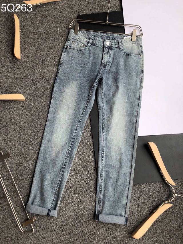Burberry Original Super Item, First Wave of New Arrivals - Jeans. Factory direc
