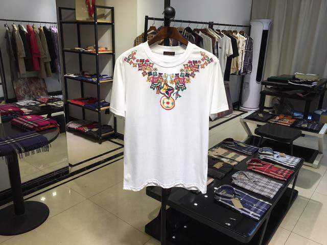 Special offer on Louis Vuitton Ss Spring/Summer newest short-sleeved T-shirt, s
