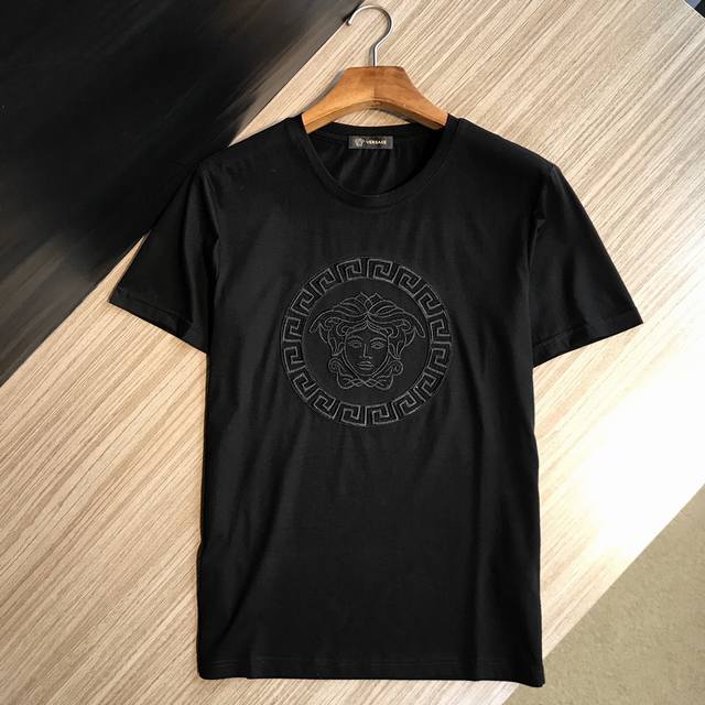 Special Price Versace Spring/Summer New Men's Embroidered Short-Sleeve T-Shirt.