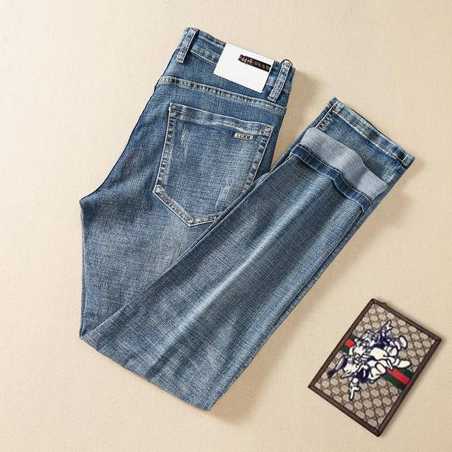 In the sweltering summer, here comes a wave of light-colored Gucci jeans! Origi