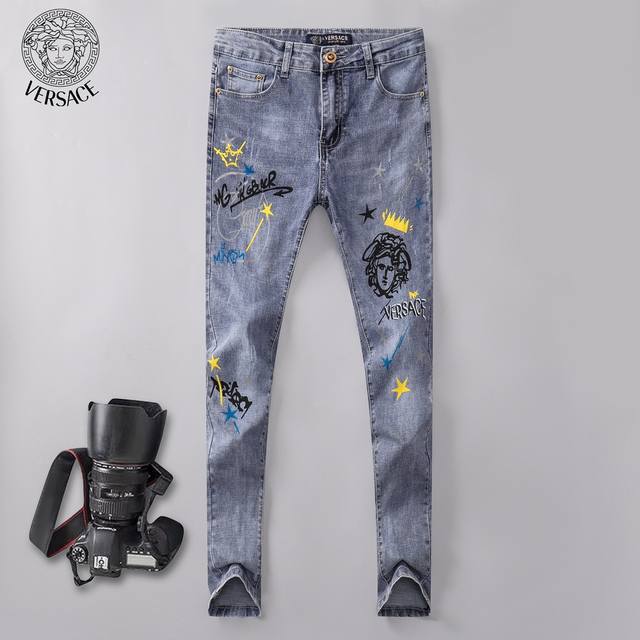 Versace Spring/Summer New Arrivals, the same style worn by top European and Ame