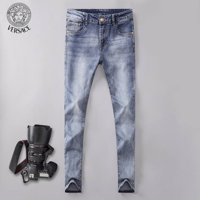 Versace Spring/Summer New Arrivals, the same style worn by top European and Ame