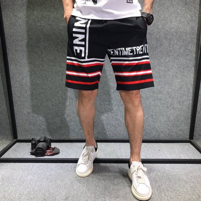 Special Offer: Moncler's new fashionable and casual shorts, a must-have for the