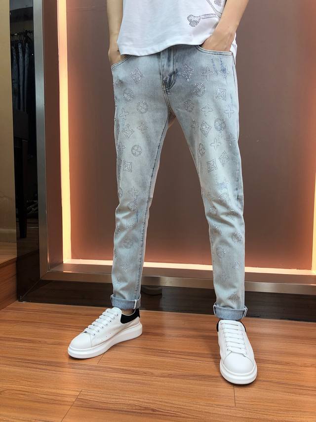 Louis Vuitton. Latest Spring/Summer stretch denim jeans from the official websit