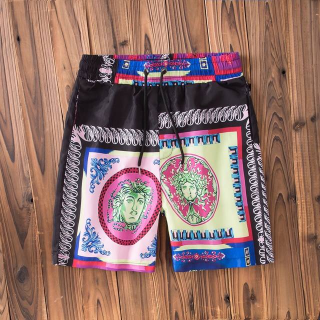 Boutique quality, featured Versace summer new beach shorts, five-point shorts!