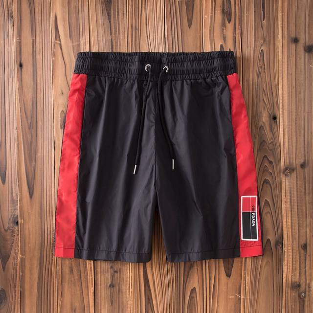 Boutique quality, featured Prada summer new beach shorts, five-point shorts! A