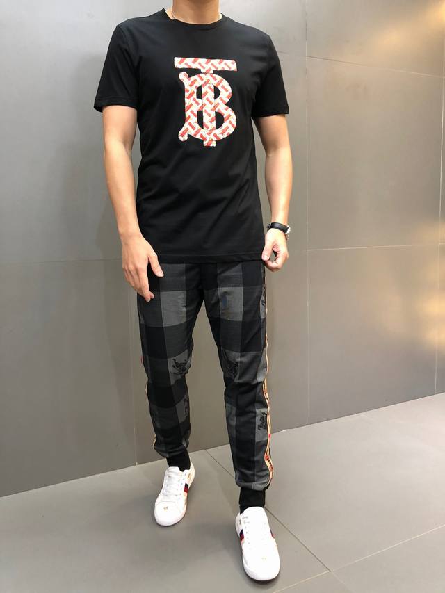 Burberry, fits over 200 lbs. Newest hot-selling short-sleeved T-shirt of the ye