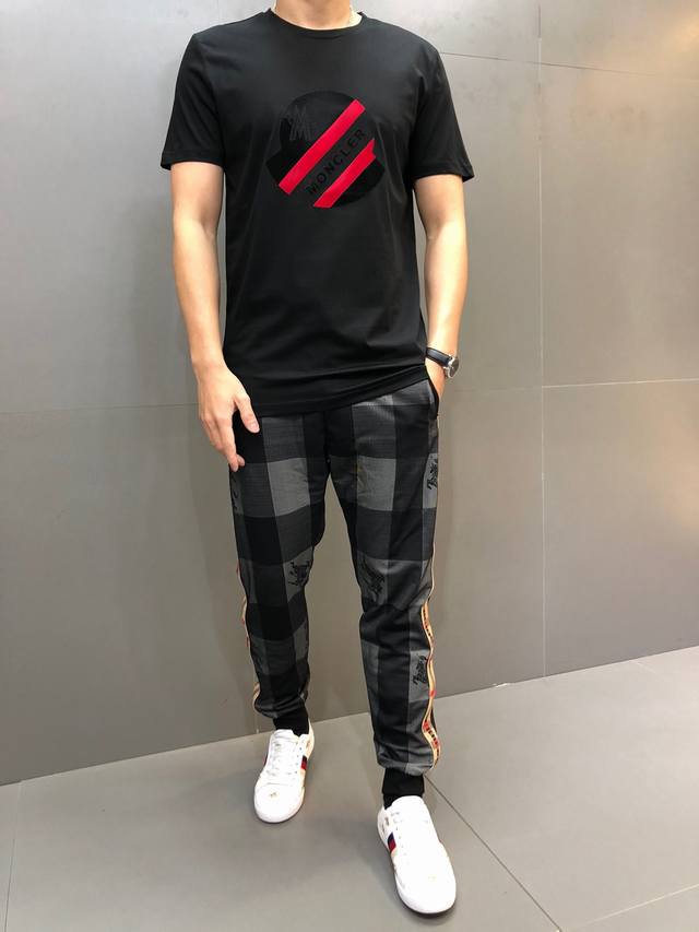 Moncler. Suitable for those weighing over 200 jin (approximately 100 kg). This