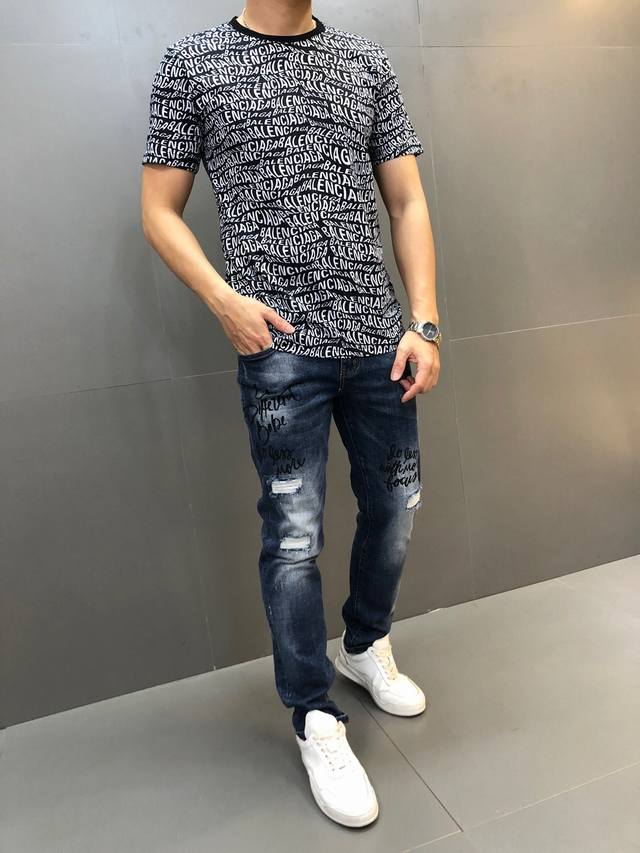 Balenciaga. Newest and hottest short-sleeved T-shirt of the year. Same style as