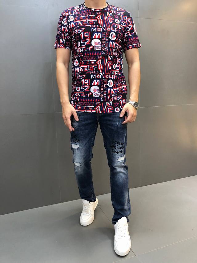 Moncler. Newest and hottest short-sleeved T-shirt of the year. Same style as de