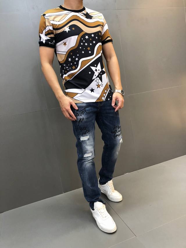 D&G. Newest and hottest short-sleeved T-shirt of the year. Same style as in depa