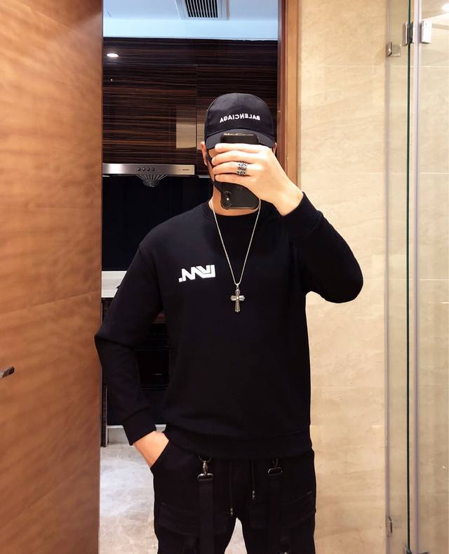 Louis Vuitton Men's Sweatshirt, same style as the official website. Incomparabl