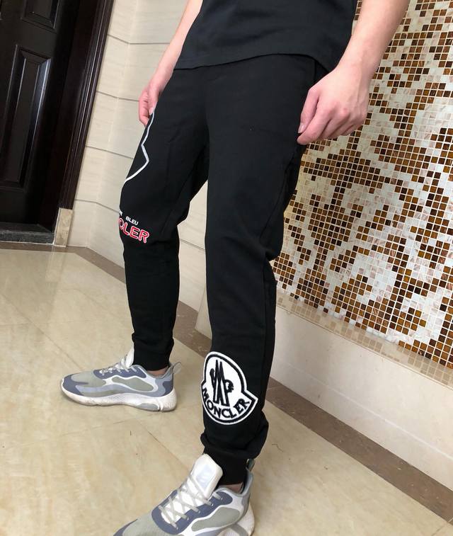 Mo20 Spring/Summer European-style casual trousers, creating a handsome and styli