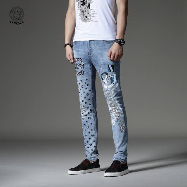Versace's latest boutique style, first release! High-end fashion jeans that inst