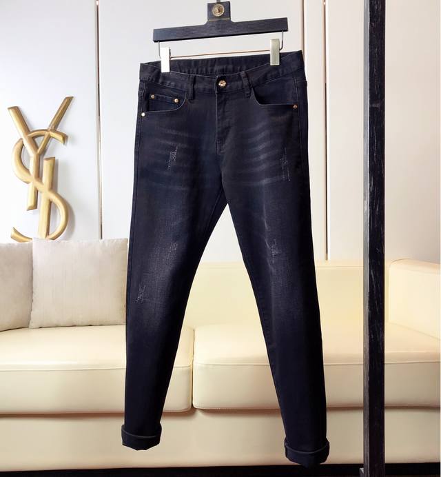 Versace Jeans. Top-quality imported original jeans, crafted with original hardw