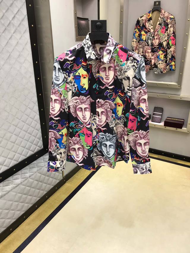 Versace: Newest early autumn long-sleeved shirt from the official website, made