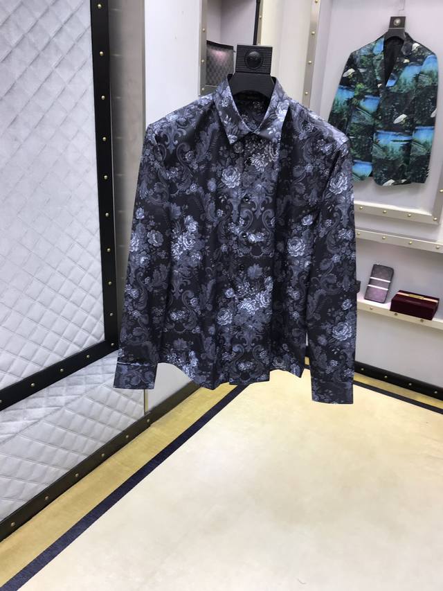 Versace: Newest early autumn long-sleeved shirt from the official website, made