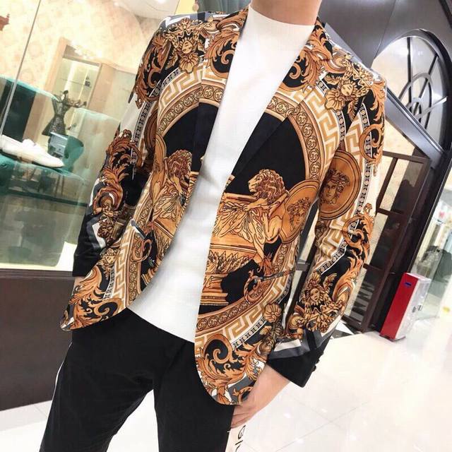 Versace's latest winter jacquard suit jacket, a 1:1 replica of the original. The