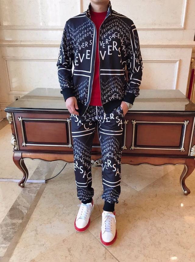 In stock, supports dropshipping. Versace Spring/Suit, highly recommended! Top q