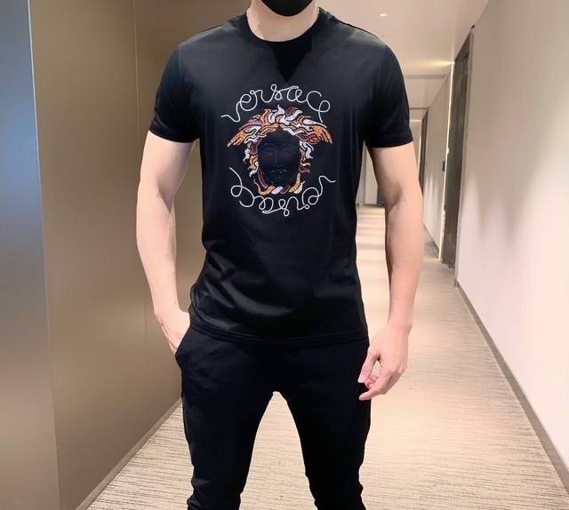 Varsace Spring/Summer New Short-Sleeve Shirt, made of premium mercerized cotton,