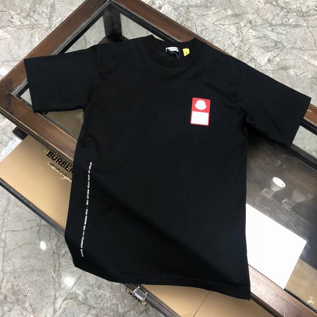 In stock, dropshipping available. Moncler new T-shirt, same as the official web