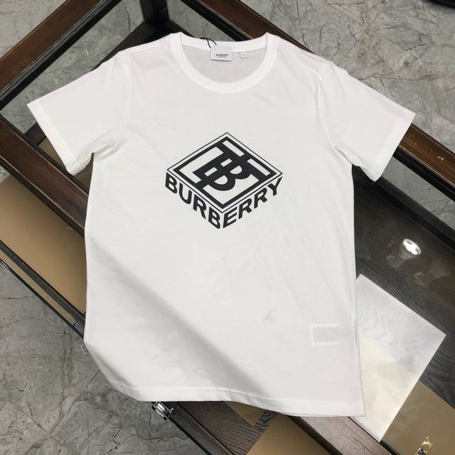In stock, dropshipping available. New Burberry short-sleeved T-shirt, same styl