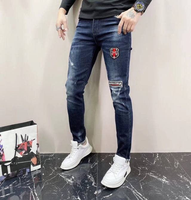 Top-quality imported original jeans, crafted with meticulous attention to detai